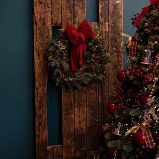 La magia della ghirlanda sulla porta: accogli il Natale con stile