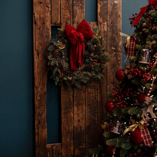 La magia della ghirlanda sulla porta: accogli il Natale con stile