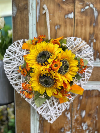 Cuore Intrecciato con Girasoli Artificiali